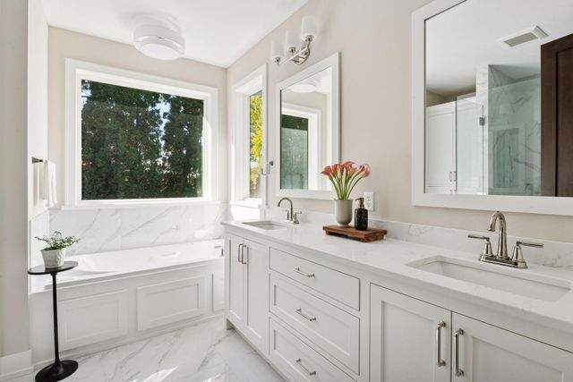 631 Callahan Place, Mendota Heights, MN 55118