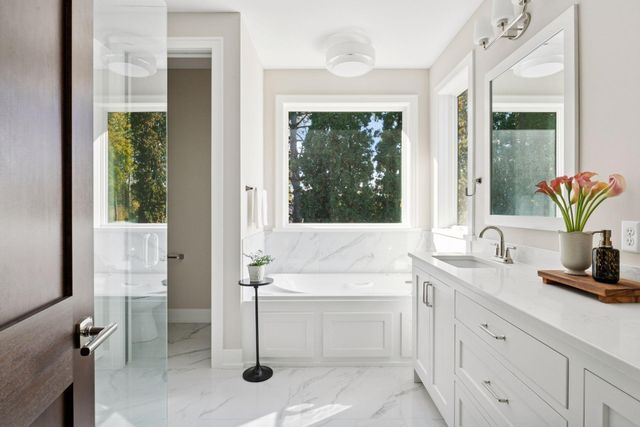 631 Callahan Place, Mendota Heights, MN 55118