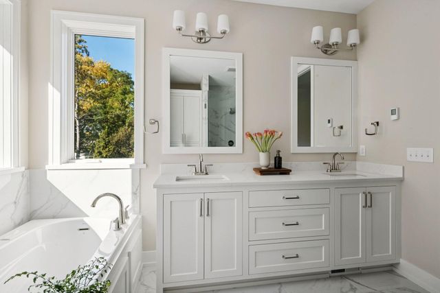 631 Callahan Place, Mendota Heights, MN 55118