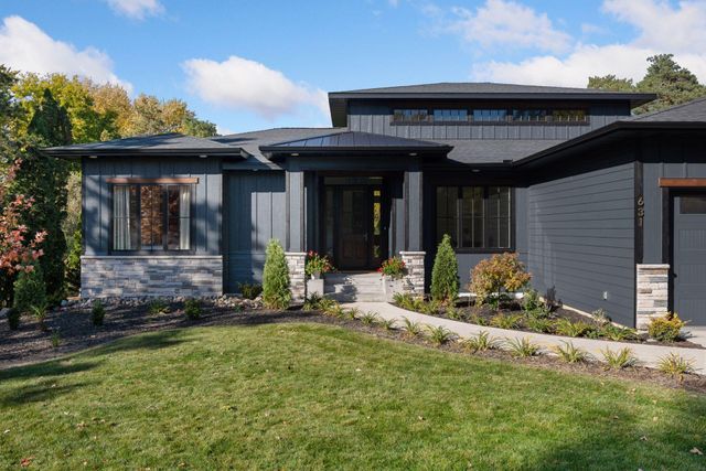 631 Callahan Place, Mendota Heights, MN 55118