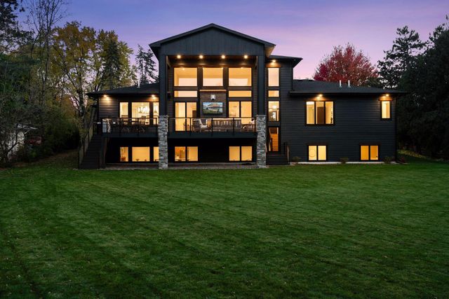 631 Callahan Place, Mendota Heights, MN 55118