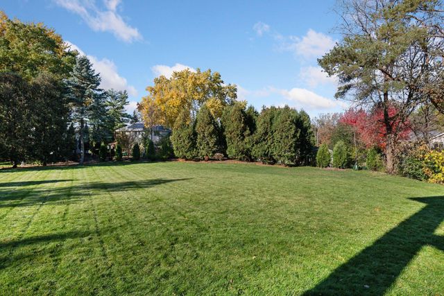 631 Callahan Place, Mendota Heights, MN 55118