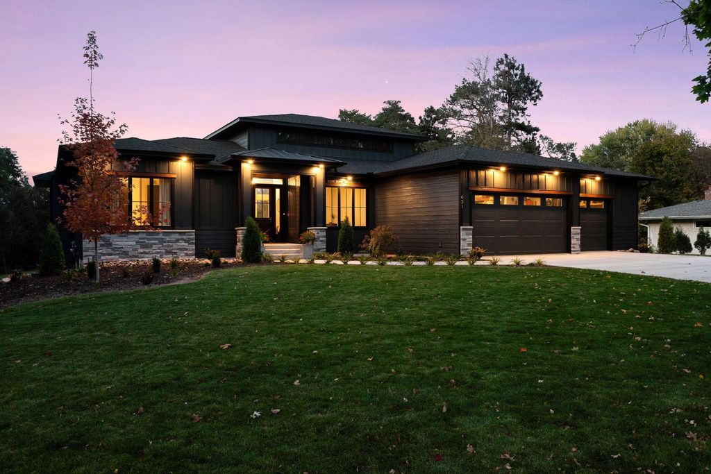 631 Callahan Place, Mendota Heights, MN 55118