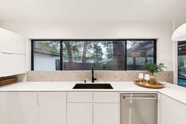 2849 Claudette Avenue, Dallas, TX 75211