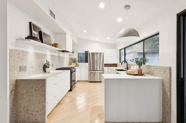 2849 Claudette Avenue, Dallas, TX 75211