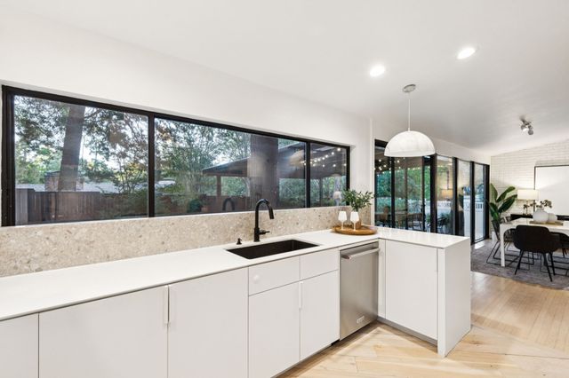 2849 Claudette Avenue, Dallas, TX 75211