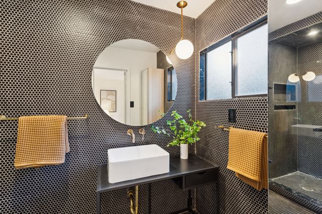 2849 Claudette Avenue, Dallas, TX 75211