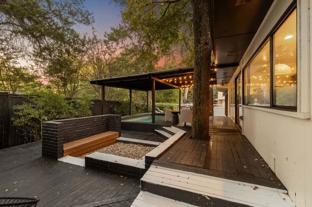 2849 Claudette Avenue, Dallas, TX 75211