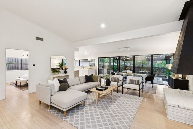 2849 Claudette Avenue, Dallas, TX 75211