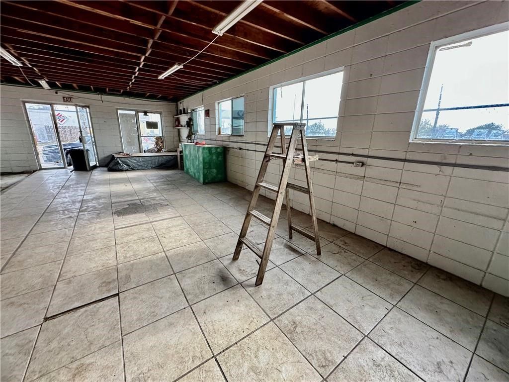 101 Mcintyre Ave, Taft, TX 78390 — photo 4