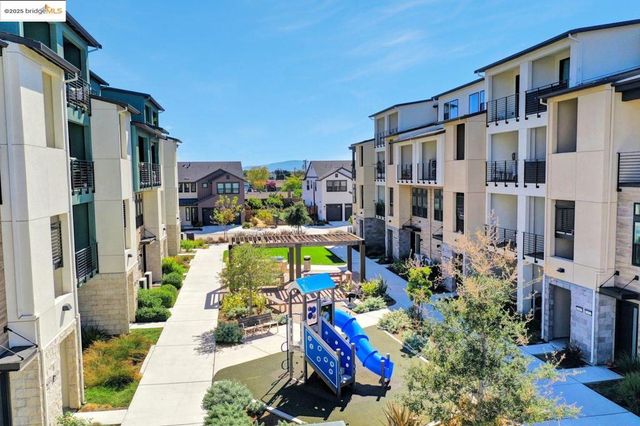 210 Waters Park Cir 304, San Mateo, CA 94403