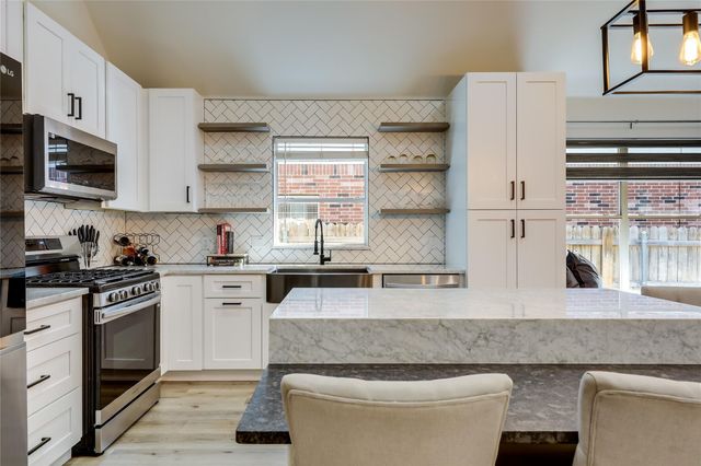 604 Pebblestone Walk DR, Cedar Park, TX 78613