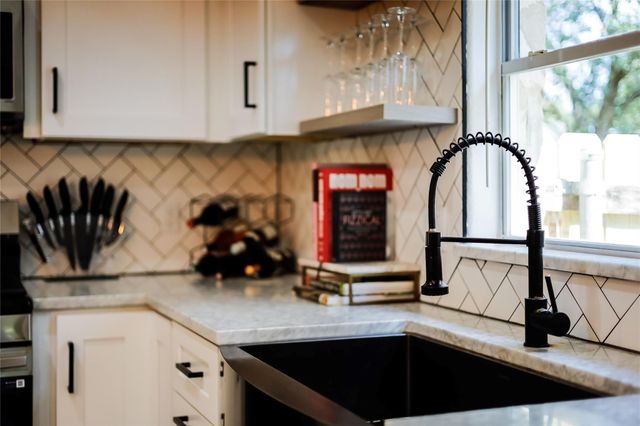 604 Pebblestone Walk DR, Cedar Park, TX 78613