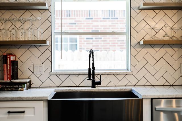 604 Pebblestone Walk DR, Cedar Park, TX 78613