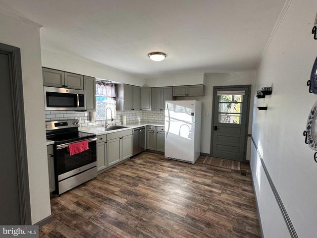 650 HONEYVILLE RD, Stanley, VA 22851