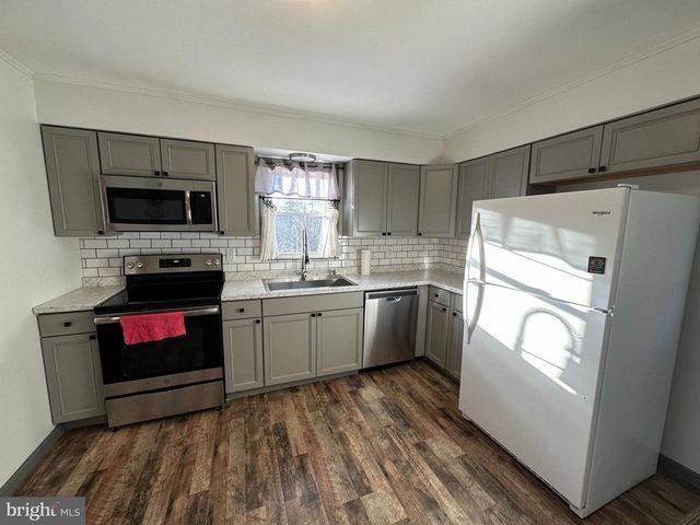 650 HONEYVILLE RD, Stanley, VA 22851