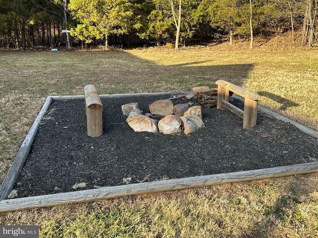 650 HONEYVILLE RD, Stanley, VA 22851