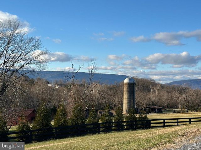 650 HONEYVILLE RD, Stanley, VA 22851