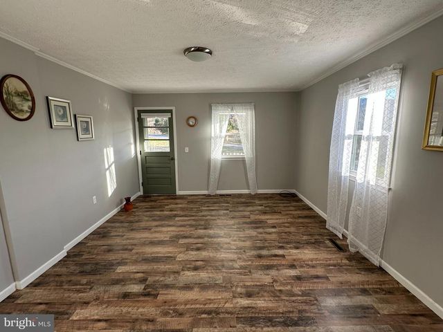 650 HONEYVILLE RD, Stanley, VA 22851