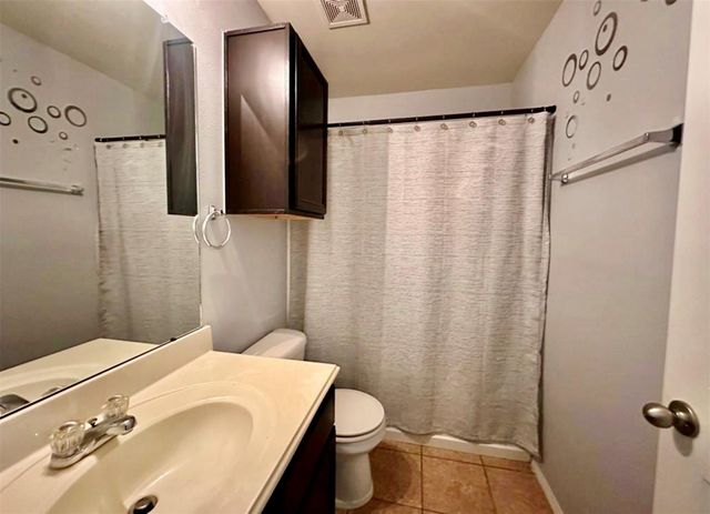 8515 Gander Bayshore Lane, Houston, TX 77040