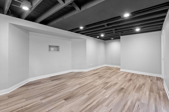 9108 S Utica Avenue, Evergreen Park, IL 60805