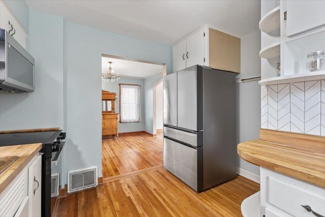 9108 S Utica Avenue, Evergreen Park, IL 60805