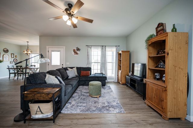 194 SunnyView Ln, Cookeville, TN 38501