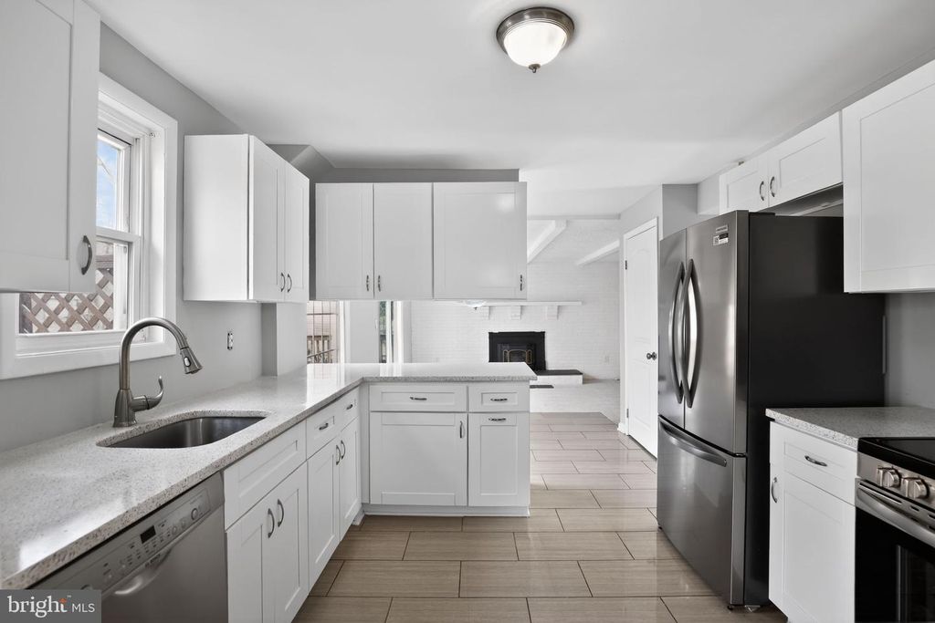 Image 15 of property listing at 6504 WALKER BRANCH DR, Laurel, MD 20707