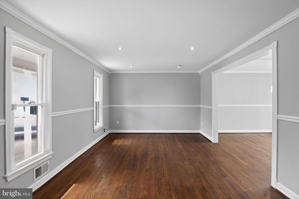Image 21 of property listing at 6504 WALKER BRANCH DR, Laurel, MD 20707