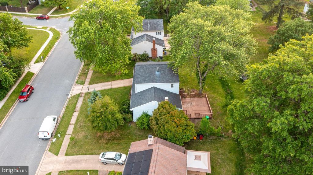 Image 3 of property listing at 6504 WALKER BRANCH DR, Laurel, MD 20707