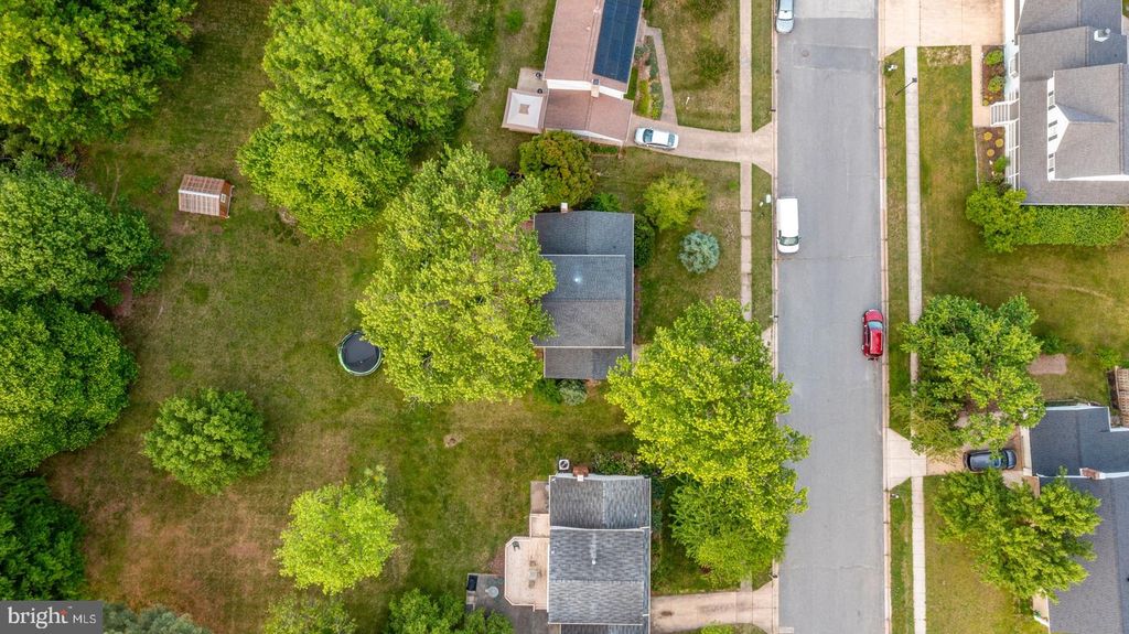 Image 4 of property listing at 6504 WALKER BRANCH DR, Laurel, MD 20707