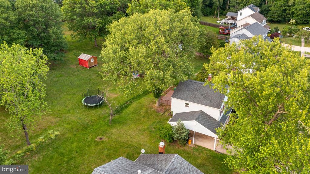 Image 5 of property listing at 6504 WALKER BRANCH DR, Laurel, MD 20707