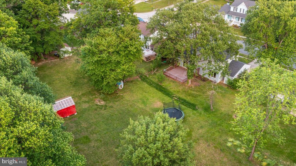 Image 6 of property listing at 6504 WALKER BRANCH DR, Laurel, MD 20707