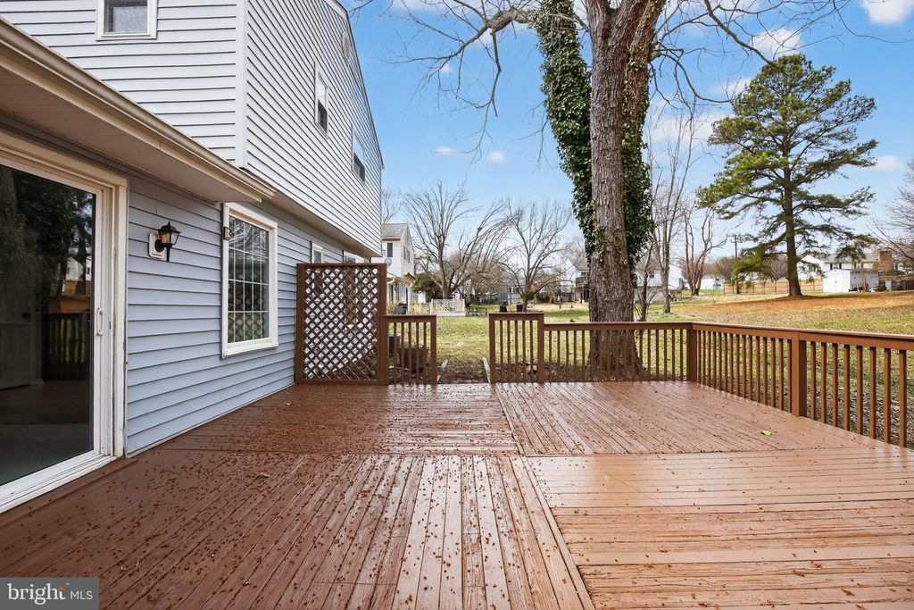 Image 7 of property listing at 6504 WALKER BRANCH DR, Laurel, MD 20707