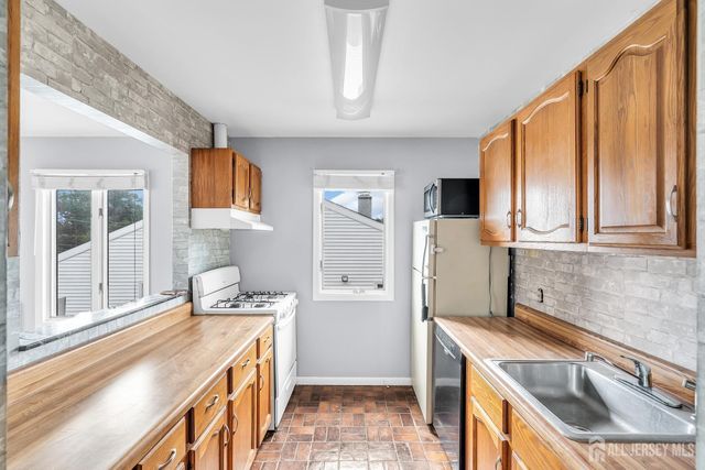 1595 E 2nd Street 3, Scotch Plains, NJ 07076