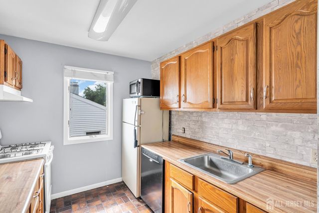 1595 E 2nd Street 3, Scotch Plains, NJ 07076