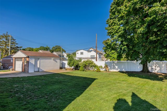 6 Grenville Court, East Rockaway, NY 11518
