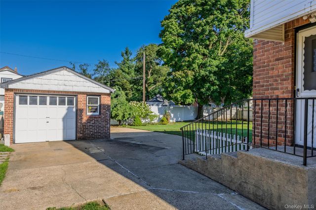 6 Grenville Court, East Rockaway, NY 11518