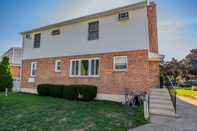 6 Grenville Court, East Rockaway, NY 11518