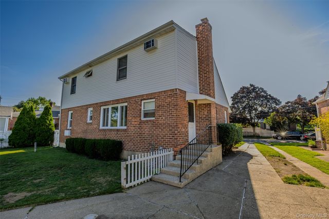 6 Grenville Court, East Rockaway, NY 11518