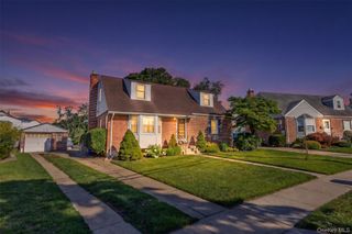 6 Grenville Court, East Rockaway, NY 11518