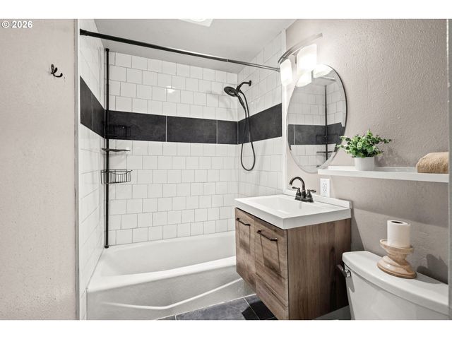 715 Sw 27TH St, Pendleton, OR 97801