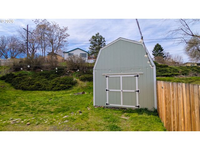 715 Sw 27TH St, Pendleton, OR 97801