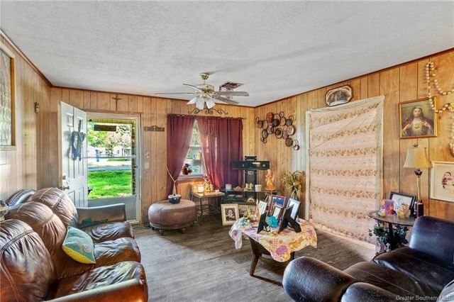 915 Mckinley Street, Jennings, LA 70546