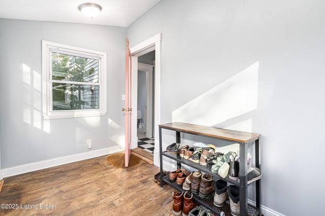 1012 Bluegrass Ave, Louisville, KY 40215