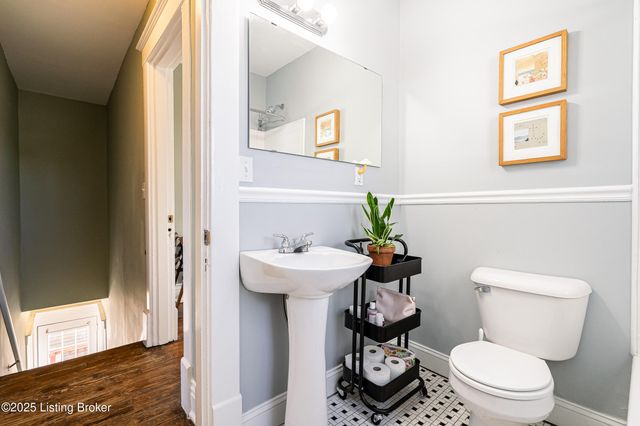 1012 Bluegrass Ave, Louisville, KY 40215
