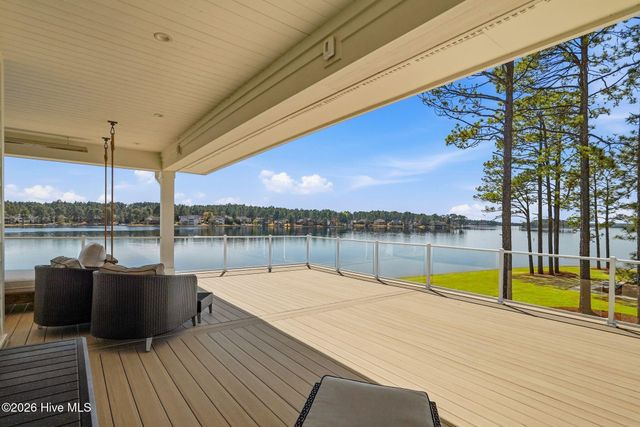 113 Josephs Point, West End, NC 27376