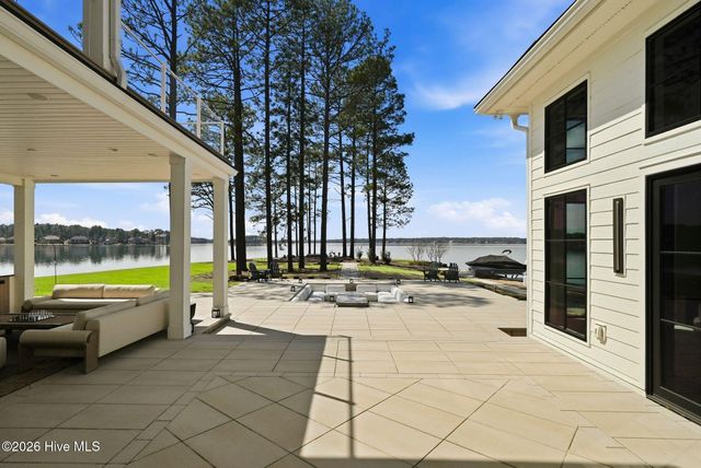 113 Josephs Point, West End, NC 27376