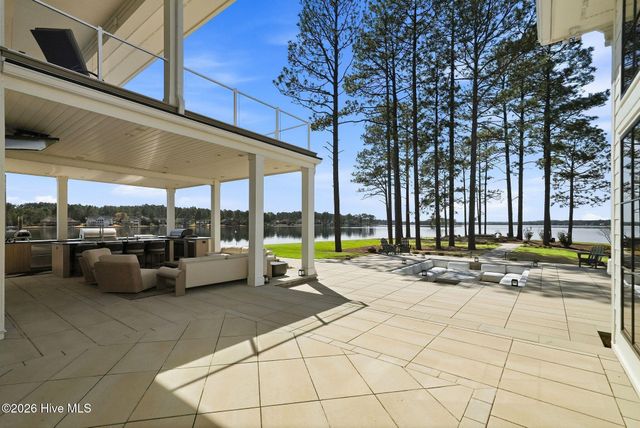 113 Josephs Point, West End, NC 27376