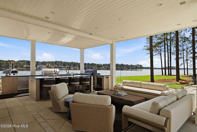 113 Josephs Point, West End, NC 27376